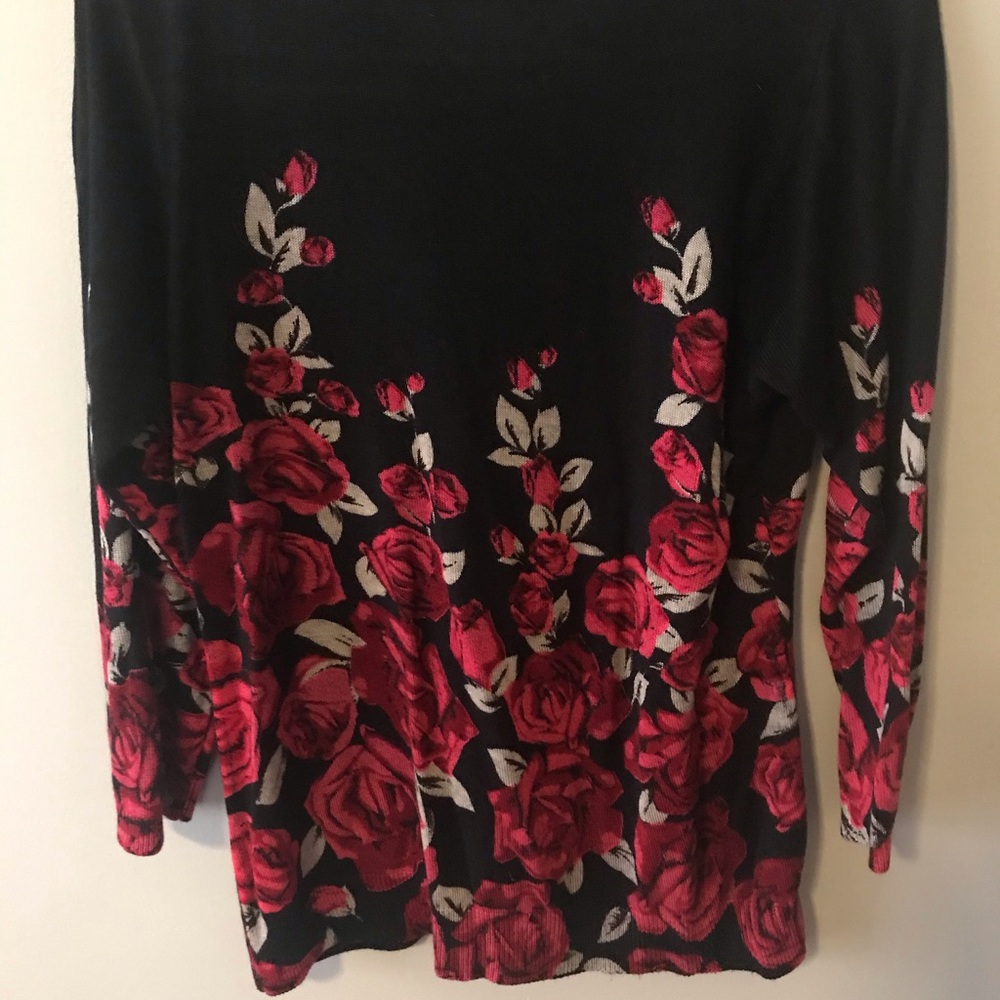 Black 3/4 sleeved sweater